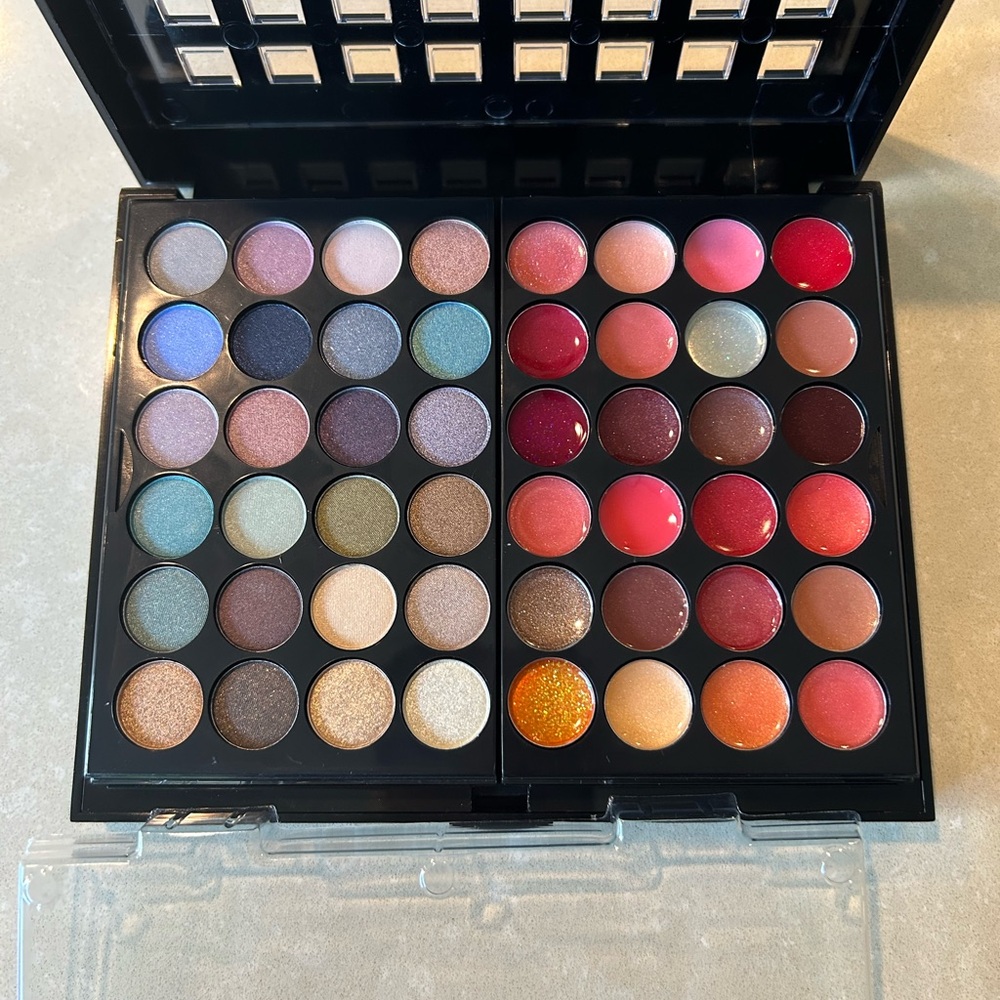 New Avon Ultimate Mega Palette lip gloss eye shadow blush - Picture 7 of 8